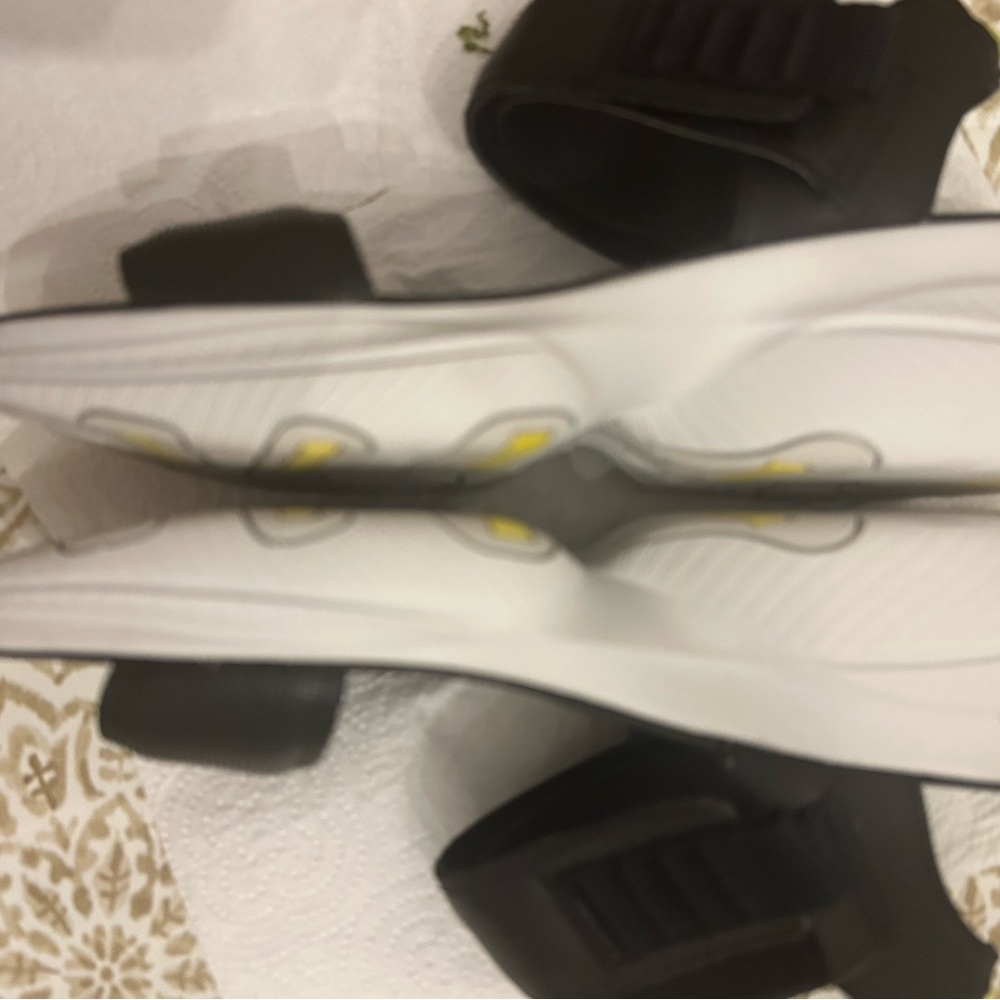 Sorel Black Sporty Sandals -Supportive Sole size 8 like new - make an offer? - Picture 8 of 8
